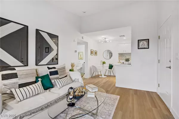 Las Vegas, NV 89118,5171 Lindell RD #201