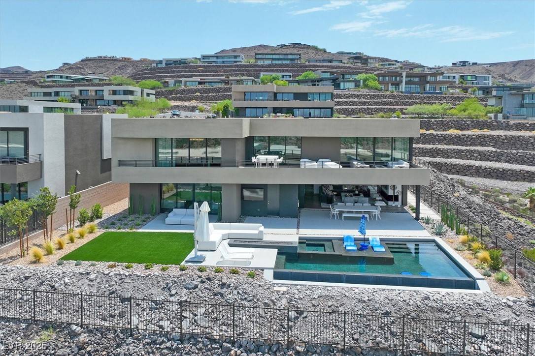 807 Magnum Cliff CT, Henderson, NV 89012