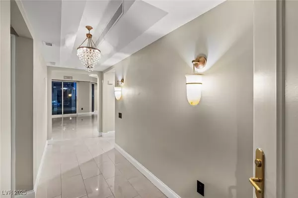 Las Vegas, NV 89109,2747 Paradise RD #2206