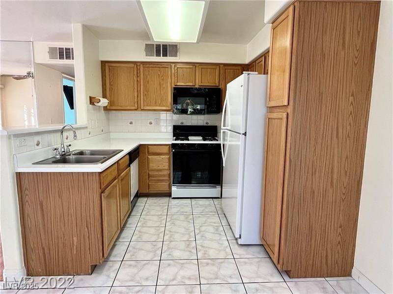 Las Vegas, NV 89120,3101 Casey DR #201