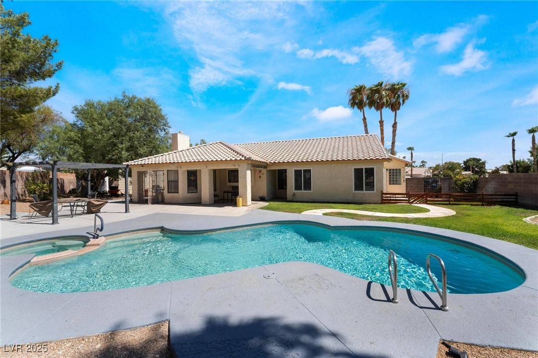 6356 Canyon Ridge DR, Las Vegas, NV 89108