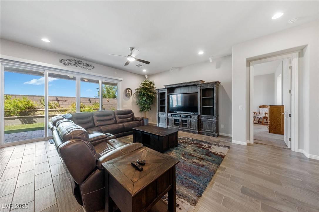 Las Vegas, NV 89129,9090 Wing Shadow CIR