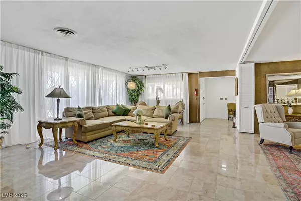 Las Vegas, NV 89119,4568 Carriage LN