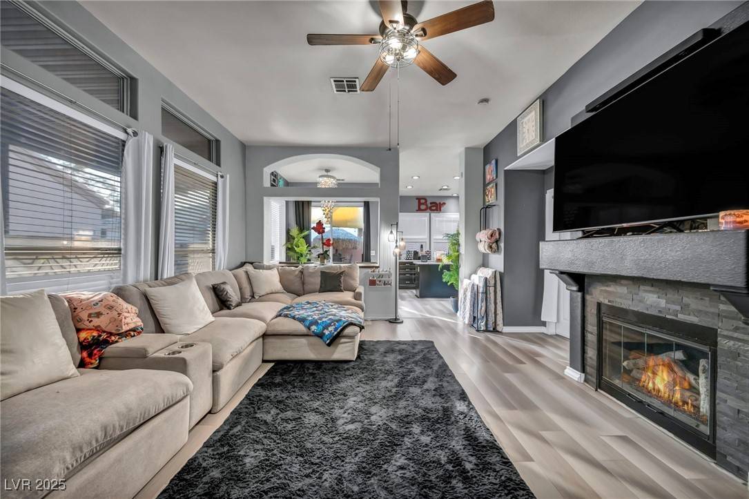 Las Vegas, NV 89129,8252 Roselle CT