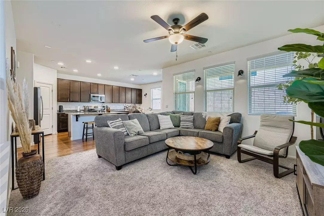 Las Vegas, NV 89166,7529 Whitman Colonial ST