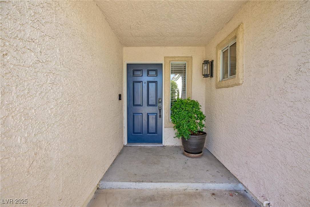 Las Vegas, NV 89117,9817 Dardanelle CT