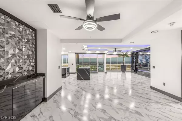 Las Vegas, NV 89103,4575 Dean Martin DR #2706