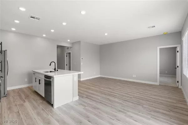 North Las Vegas, NV 89032,3229 Lahontan ST