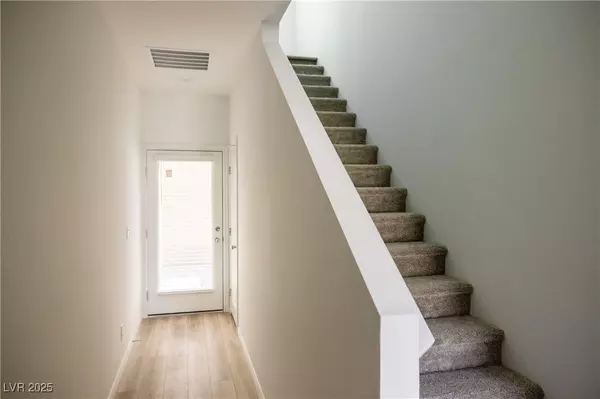 Henderson, NV 89015,237 McArthur Peak AVE