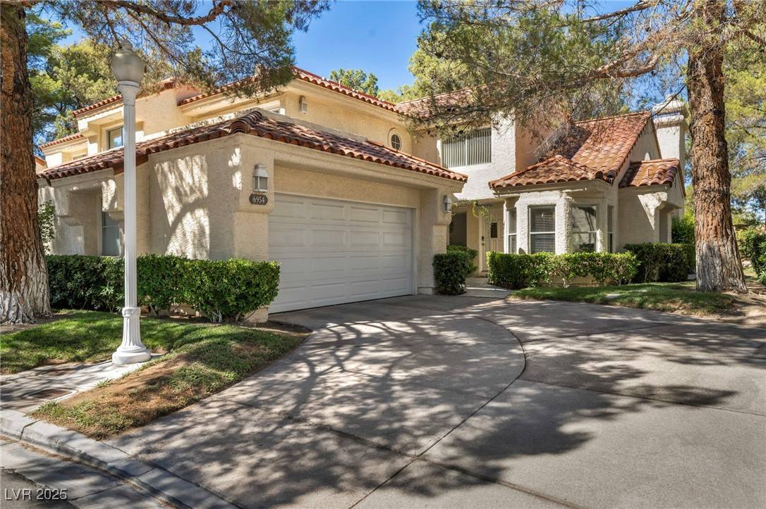 6954 Emerald Springs LN, Las Vegas, NV 89113