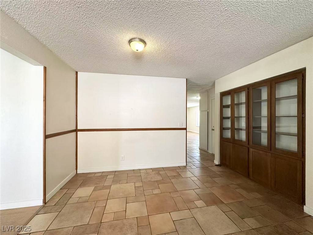 Las Vegas, NV 89103,6461 W Viking RD
