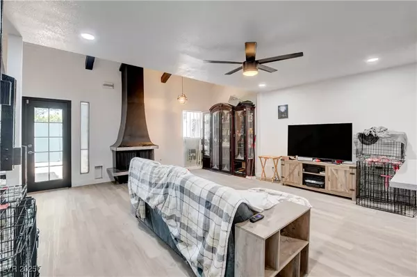 Las Vegas, NV 89121,4071 Village SQ