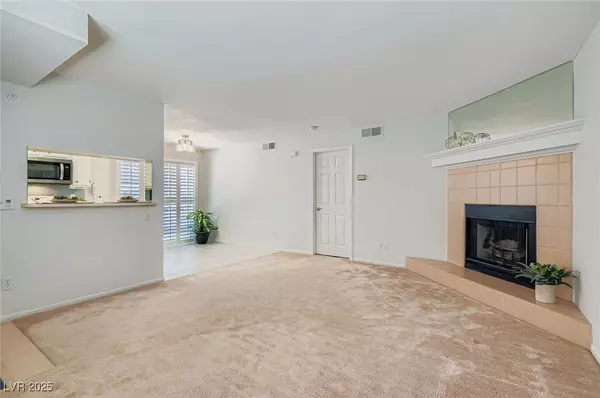 Las Vegas, NV 89122,5340 Silvermist CT #103