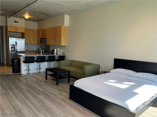 Las Vegas, NV 89101,353 E Bonneville AVE #811