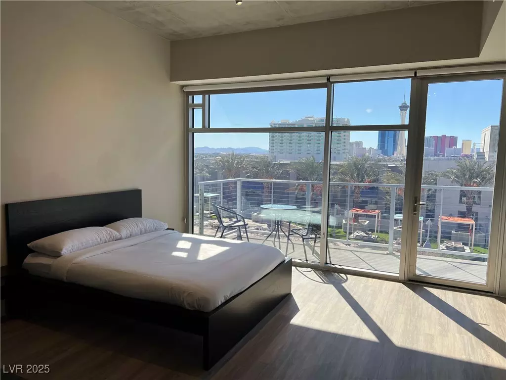 Las Vegas, NV 89101,353 E Bonneville AVE #811