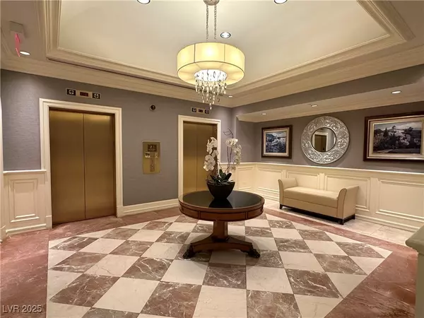 Las Vegas, NV 89109,2877 Paradise RD #1706