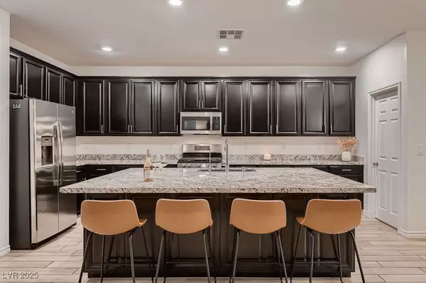 10200 Skye Castle DR, Las Vegas, NV 89166