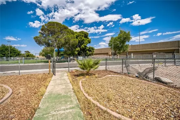 Las Vegas, NV 89106,817 E ST