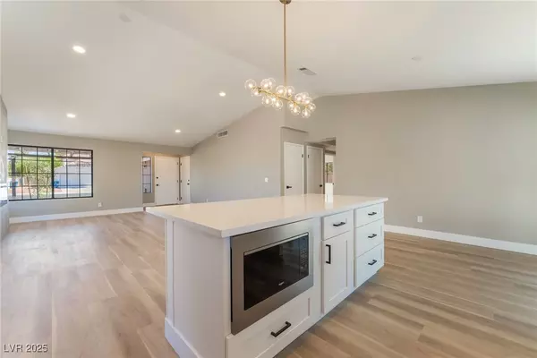 Las Vegas, NV 89119,1275 White DR