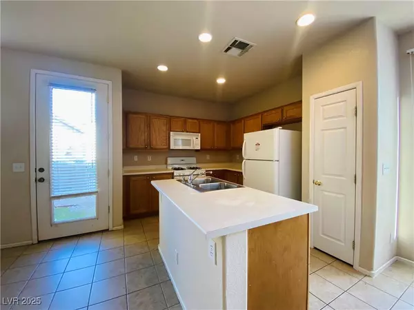 Las Vegas, NV 89147,3646 Surfboard CT