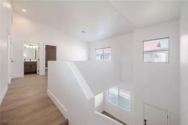 Henderson, NV 89012,540 W Horizon Ridge Pkwy #6201