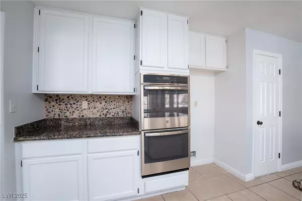 Las Vegas, NV 89117,9933 Whalers Landing CT