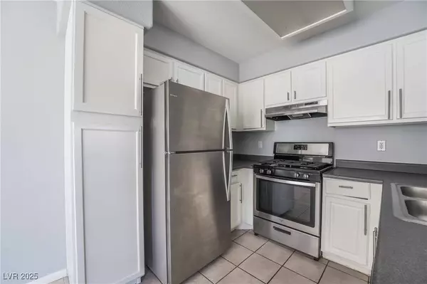 Las Vegas, NV 89120,5211 Caspian Springs DR #103