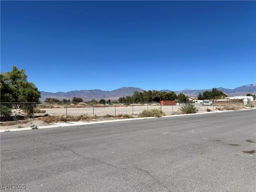 Pahrump, NV 89048,766 E Makenna Rain DR
