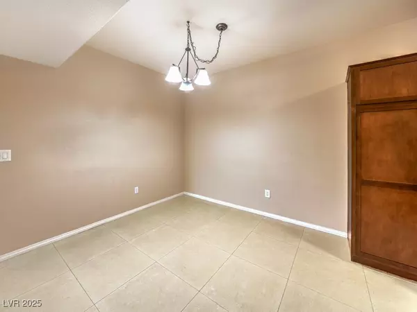 Henderson, NV 89052,2291 W Horizon Ridge Pkwy #8144