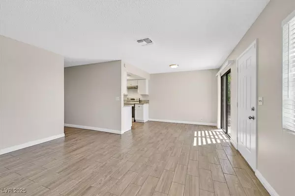 Henderson, NV 89014,617 Pepper Tree CIR