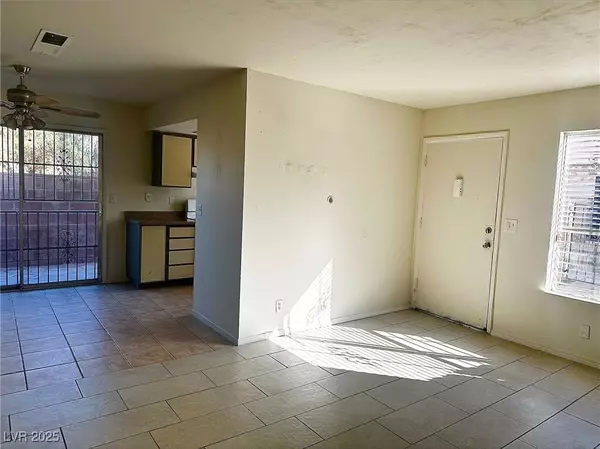 Las Vegas, NV 89119,4338 Caliente ST #15