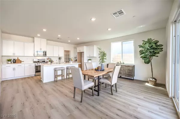 Henderson, NV 89011,563 Ruby Robin AVE #744