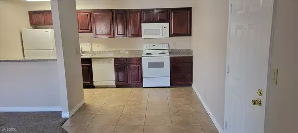 Las Vegas, NV 89103,5141 River Glen DR #158