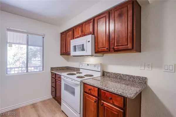 Las Vegas, NV 89103,4310 Sandy River DR #70