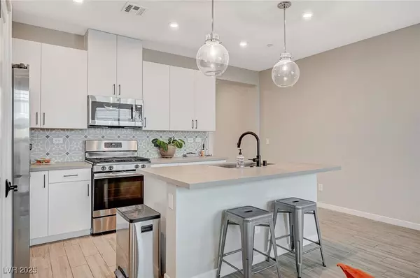 Las Vegas, NV 89148,9276 Desert Pearl AVE