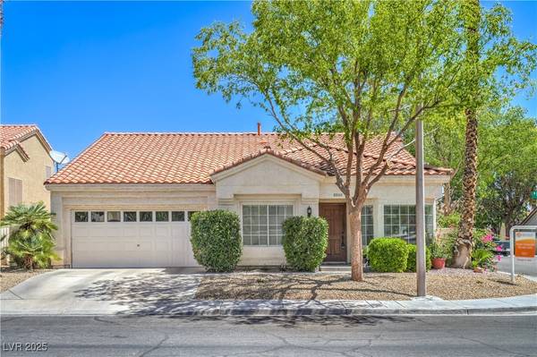 8800 Crescent Ridge LN, Las Vegas, NV 89134