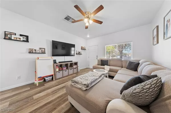 Las Vegas, NV 89139,7438 Grizzly Giant ST