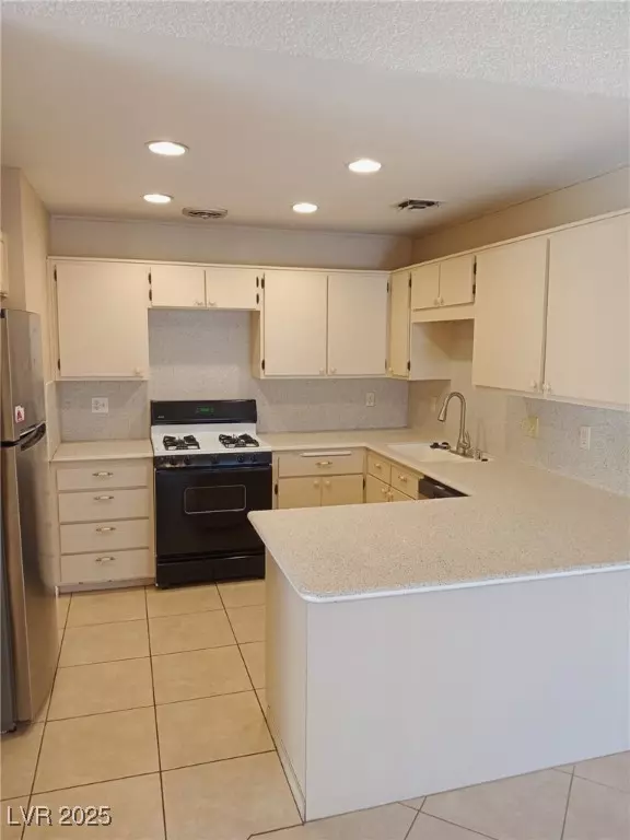 Las Vegas, NV 89103,6749 Oak Valley DR