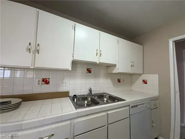Las Vegas, NV 89110,67 N Christy LN