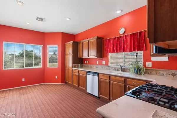 North Las Vegas, NV 89081,6243 Black Mane WAY