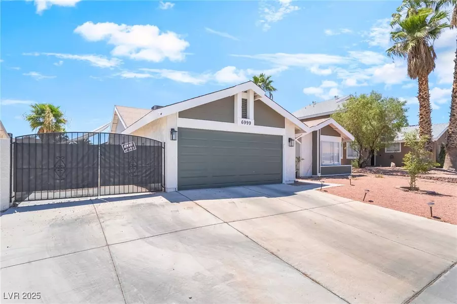 6999 Mountain Moss DR, Las Vegas, NV 89147