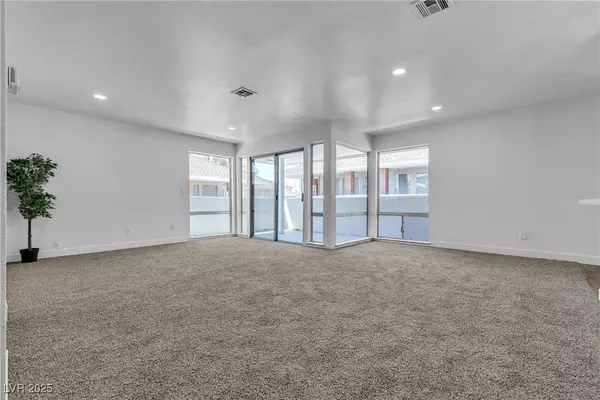 Las Vegas, NV 89109,746 Oakmont AVE #708