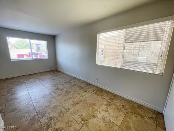 Las Vegas, NV 89103,5447 Retablo AVE #4