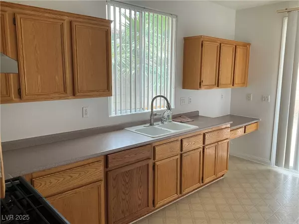 Las Vegas, NV 89117,8336 Crown Peak AVE