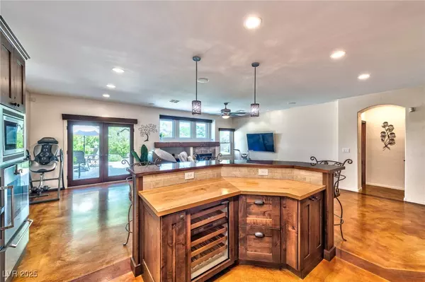 Las Vegas, NV 89144,920 Royal Plum LN