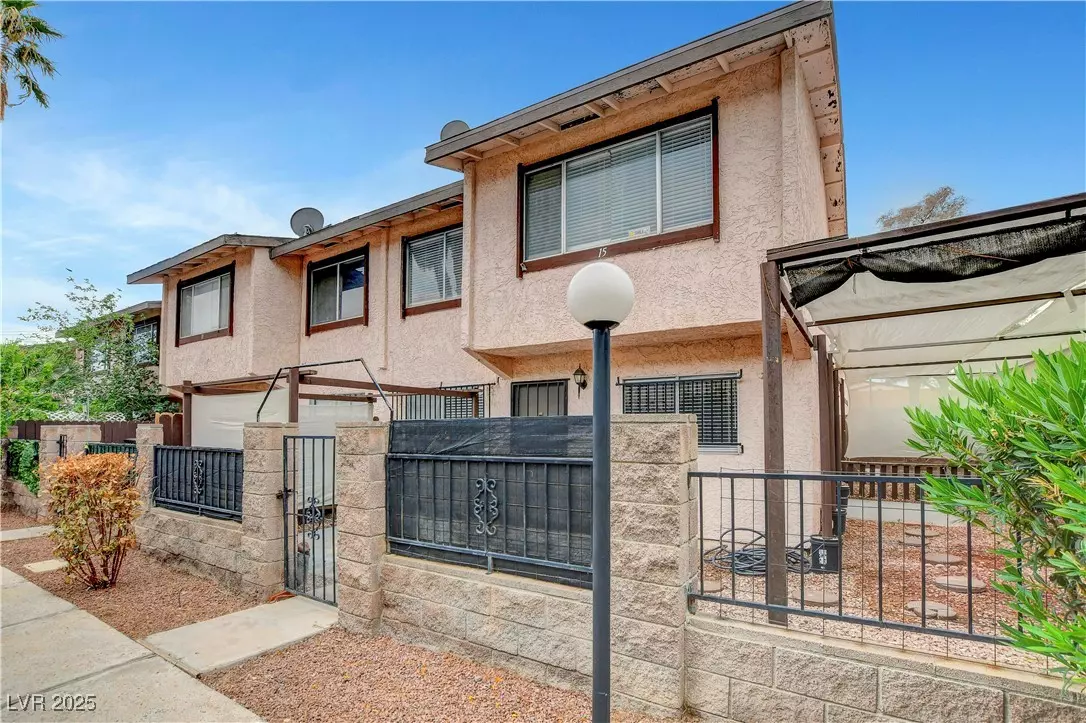 Las Vegas, NV 89119,4339 Spencer ST #15