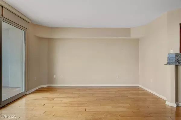 Las Vegas, NV 89109,2777 Paradise RD #607