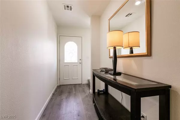 Las Vegas, NV 89139,7368 Padleymor ST