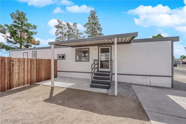 Las Vegas, NV 89115,1716 Charnut LN