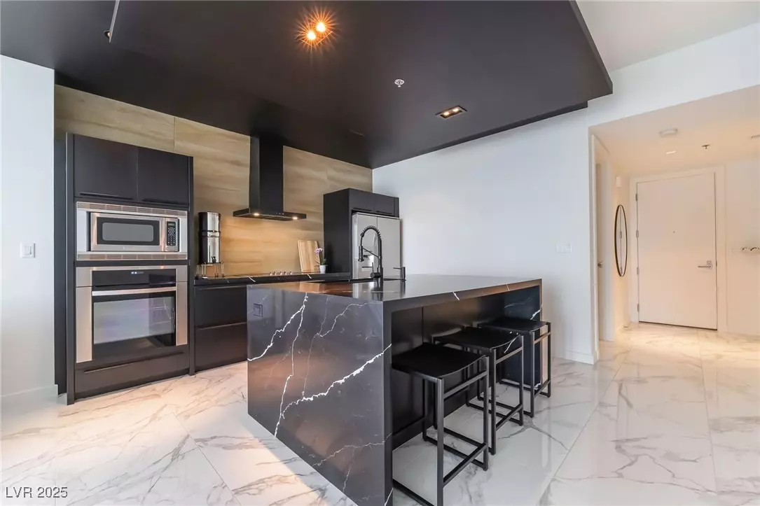 Las Vegas, NV 89103,4471 Dean Martin DR #2005